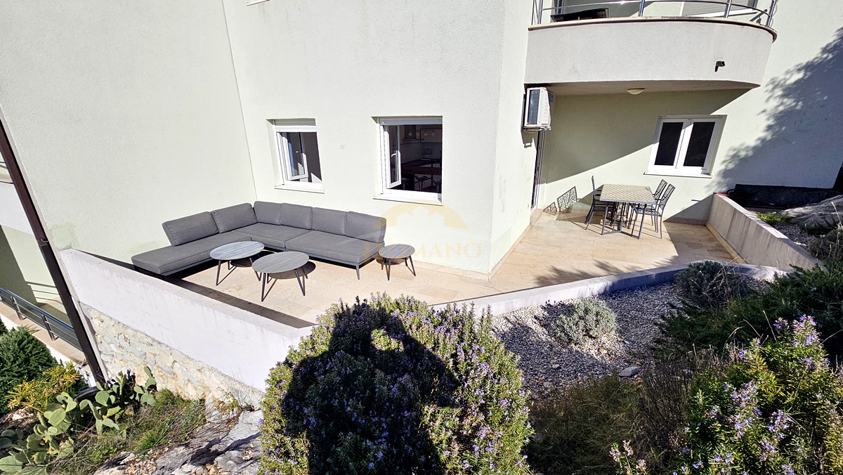 Ampio appartamento con due camere da letto e vista aperta sul mare – Trogir, Balan